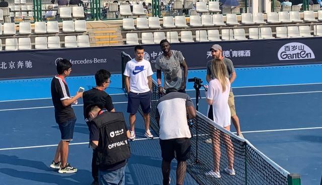 保持绝对的 保持绝对的